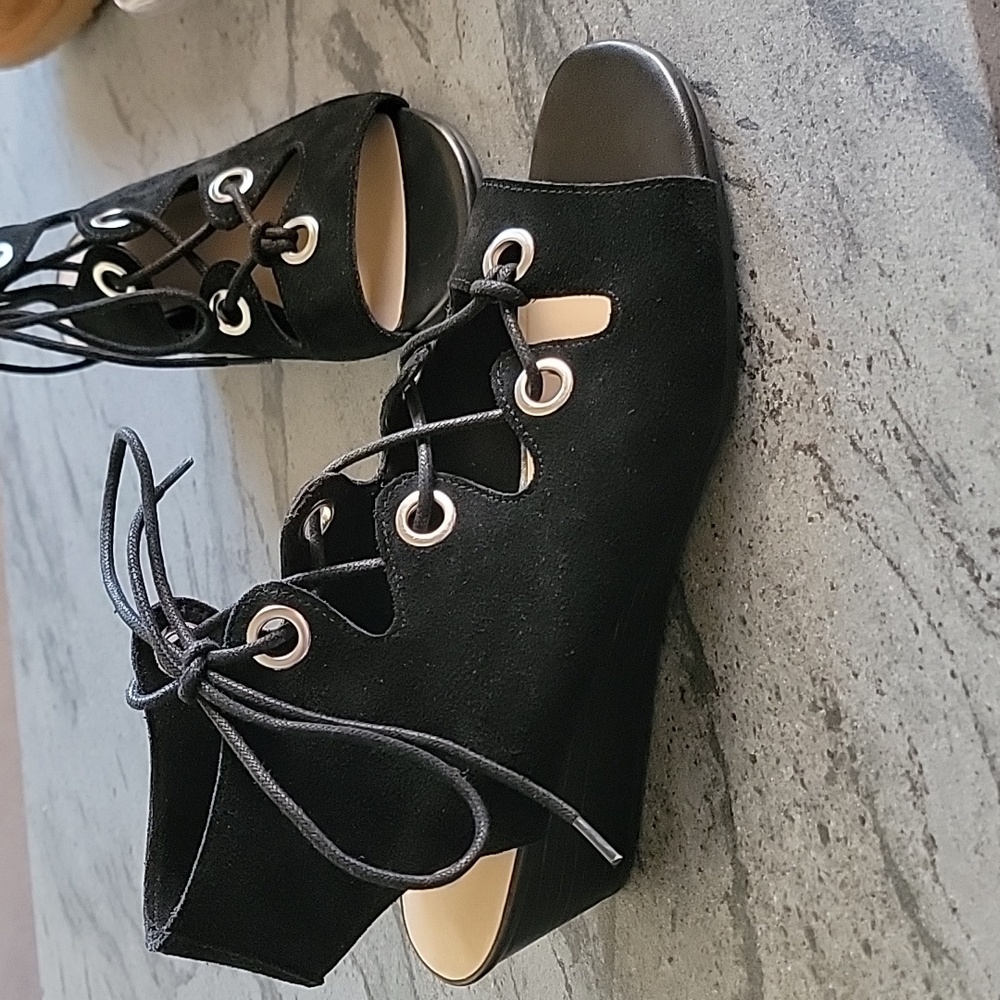 Bella Vita Ingrid Suede LaceUp Wedge Sandal w/ Silver Grommets Black sz 10M NWOT